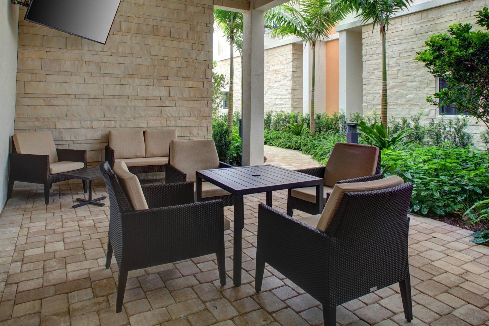 Residence Inn Fort Lauderdale Coconut Eksteriør billede